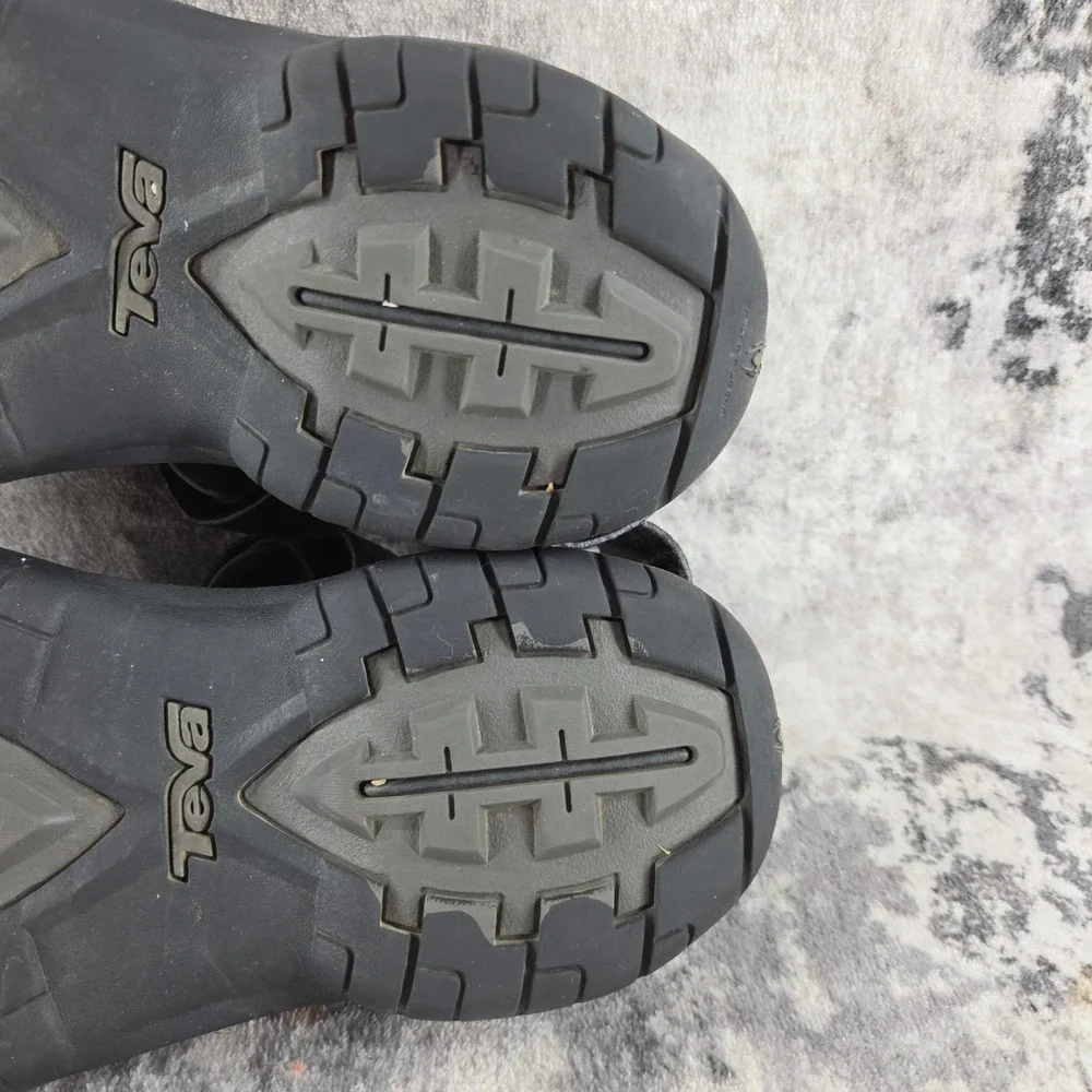 Teva Minam Hiking Sport Sandals Mens 8 Black Grey Trail Water Shoes 4289